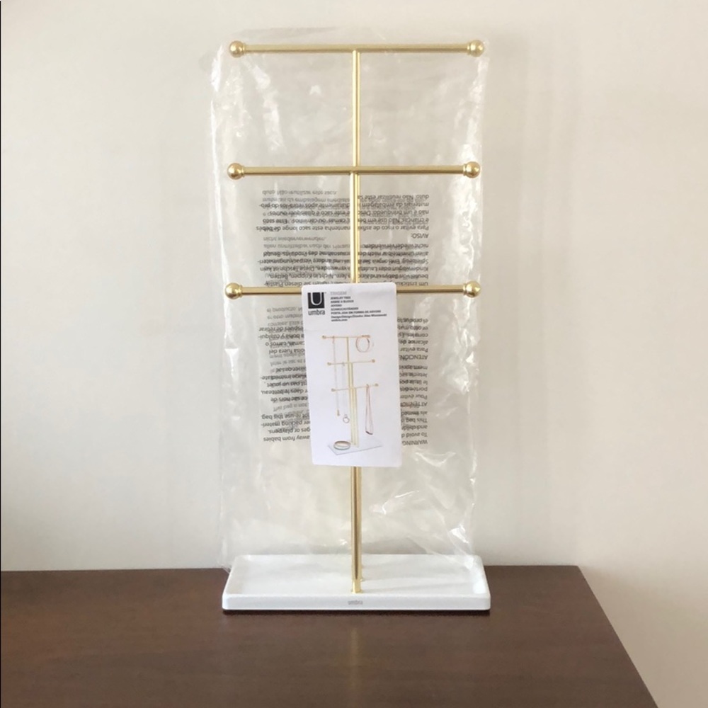 Umbra jewelry stand